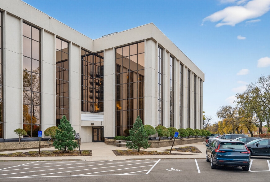 5200 Willson Rd, Edina, MN for lease - Building Photo - Image 3 of 4