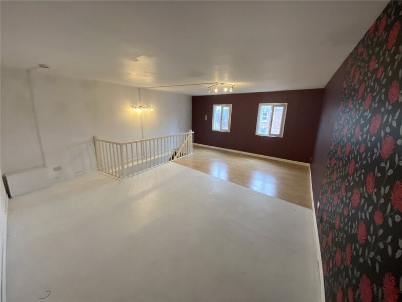 18-18A The Springs, Wakefield for sale - Interior Photo - Image 3 of 8