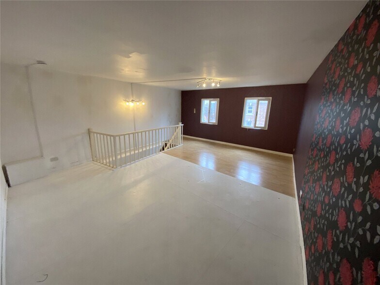 18-18A The Springs, Wakefield à vendre - Photo intérieure - Image 3 de 8