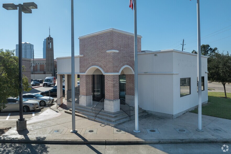 1777 Sage Rd, Houston, TX à louer - Photo du bâtiment - Image 2 de 22