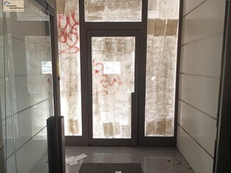 Plus de détails pour Multi-résidentiel à vendre