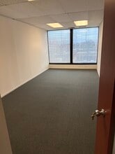 540-550 W Frontage Rd, Northfield, IL for lease Building Photo- Image 2 of 2