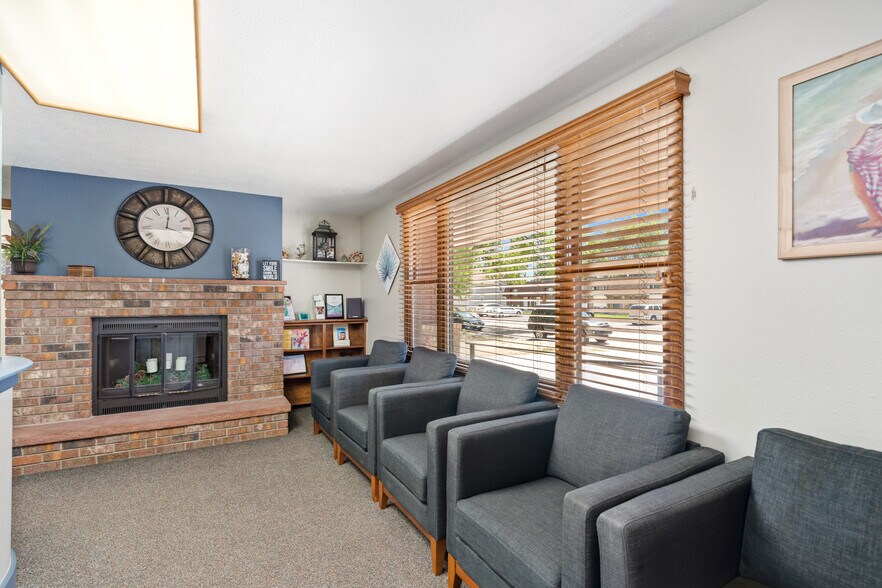 430 Bimson Ave, Berthoud, CO à vendre - Photo du bâtiment - Image 3 de 11