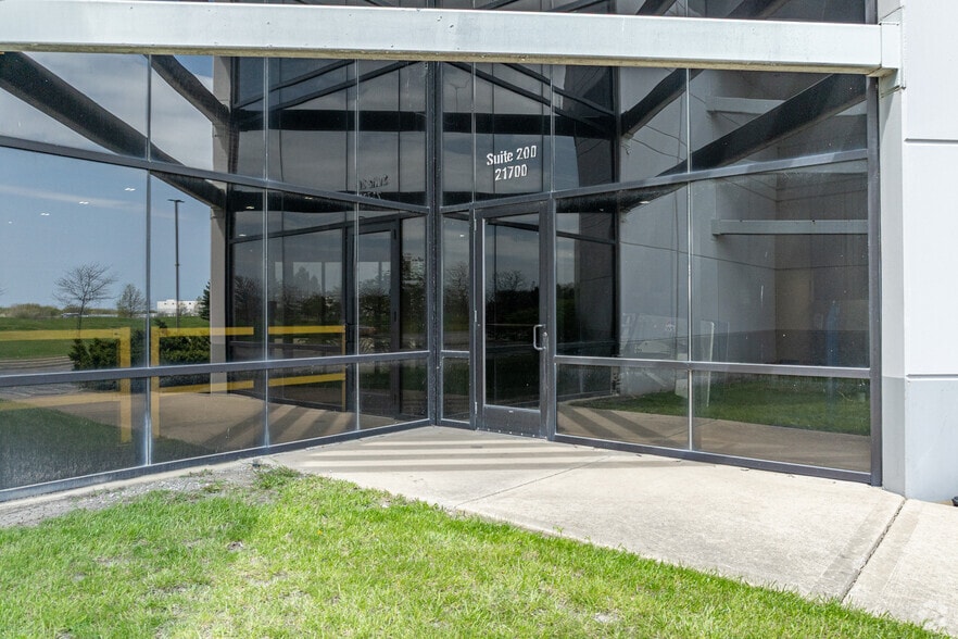 21700 Mark Collins Dr, Sauk Village, IL for lease - Building Photo - Image 2 of 5