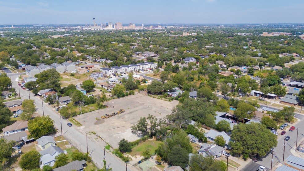 1349 Essex st, San Antonio, TX à vendre - Photo du bâtiment - Image 2 de 4