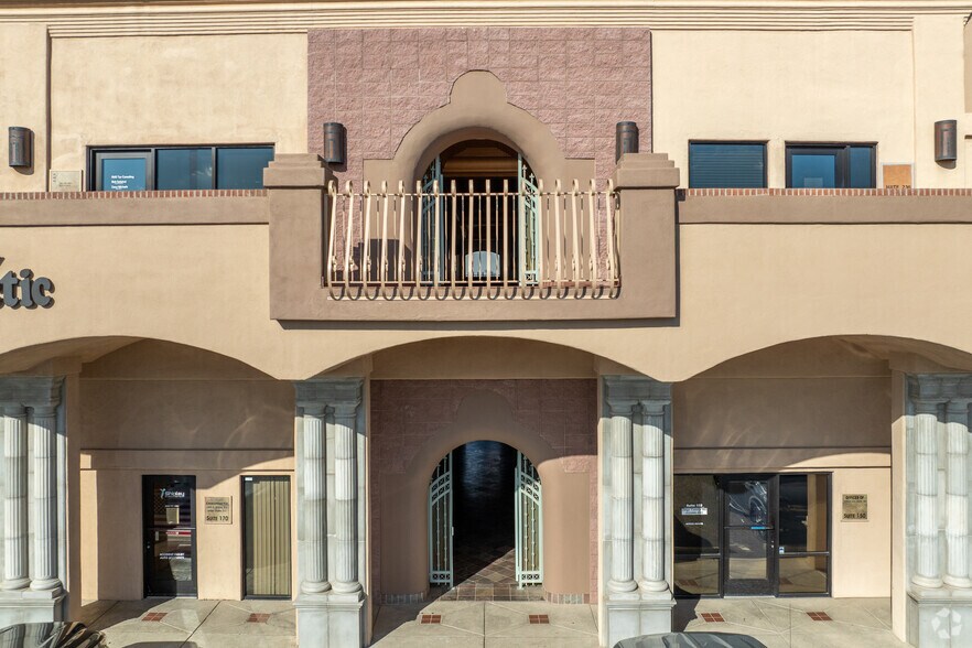 2292 W Magee Rd, Tucson, AZ à louer - Photo du bâtiment - Image 2 de 14