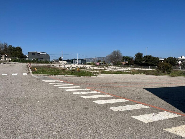 Avenue De Fontfrège, Gémenos à louer - Photo du bâtiment - Image 3 de 9