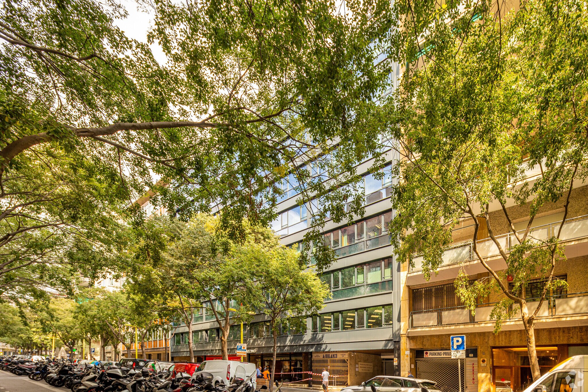 Carrer de Tuset, 20, Barcelona, Barcelona à louer Photo du b timent- Image 1 de 8