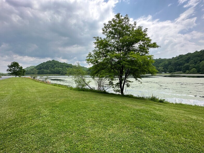 14224 Mud Fork, Falls Mills, VA à vendre - Photo du bâtiment - Image 3 de 19