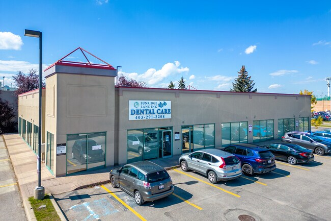 Plus de détails pour 3383 26th Ave NE, Calgary, AB - Bureau/Commerce de détail, Commerce de détail à louer