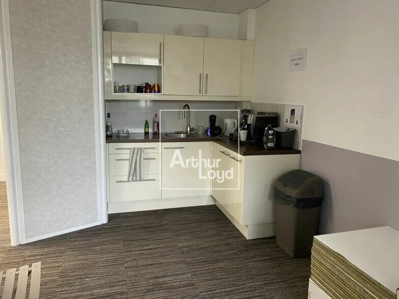 Bureau dans Grigny à louer - Photo intérieure - Image 3 de 5