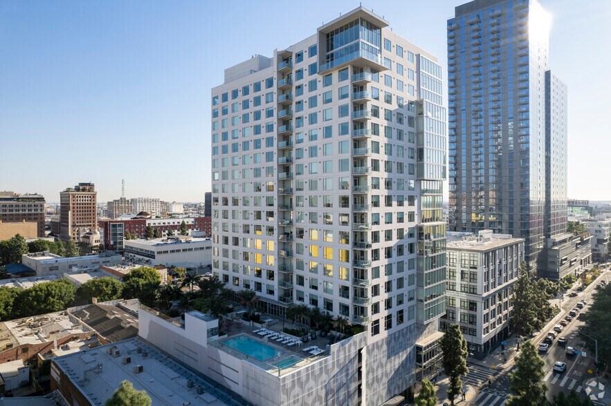 1050 S Grand Ave, Los Angeles, CA à louer - Photo du bâtiment - Image 2 de 8