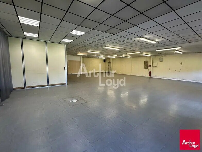 Flex in Betton for lease - Building Photo - Image 3 of 12