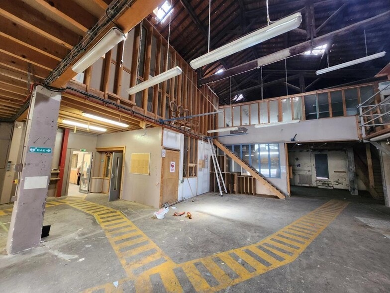 Industrial in Montpellier for sale - Interior Photo - Image 2 of 8