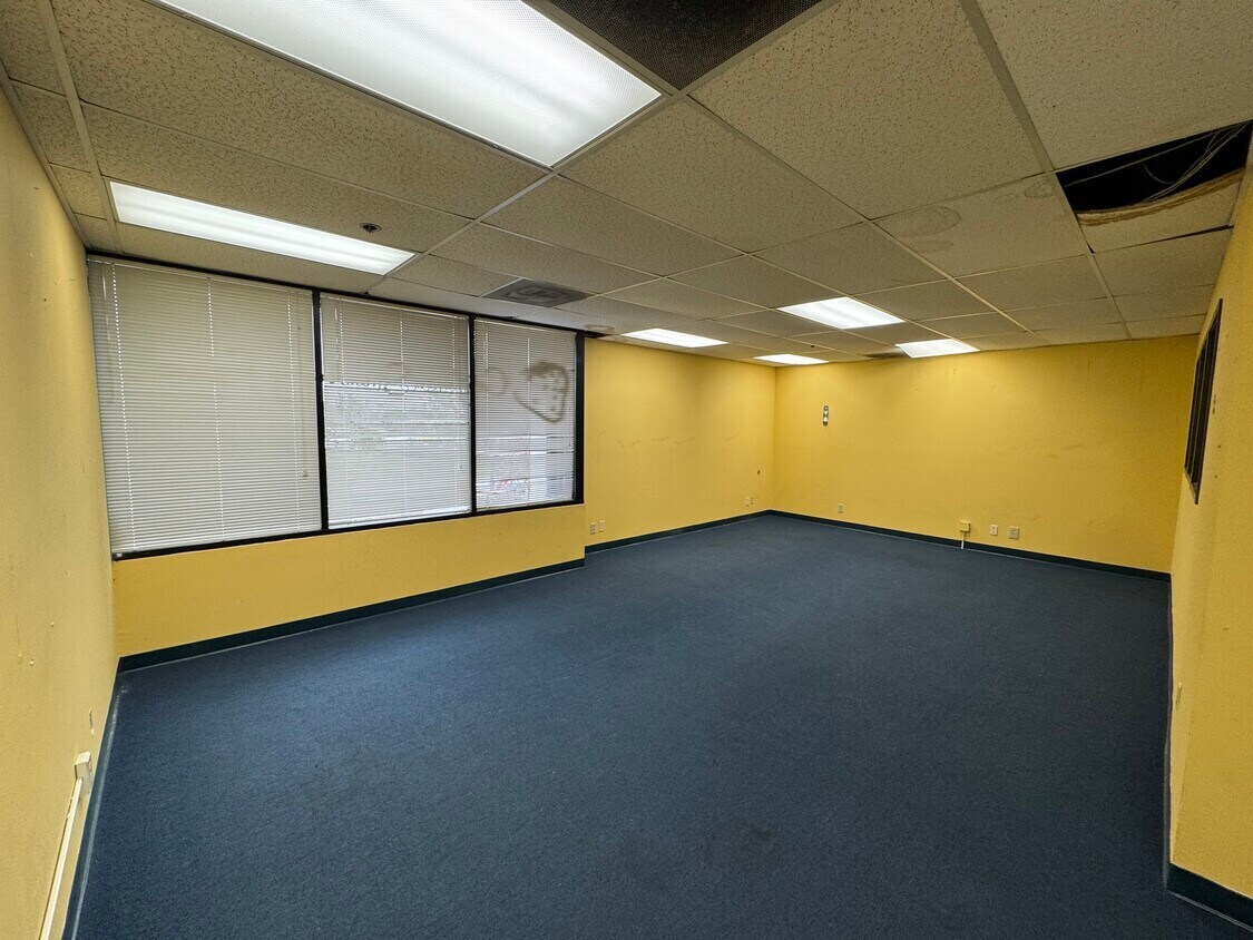 1661 Pacific Ave, Oxnard, CA for lease Interior Photo- Image 1 of 7