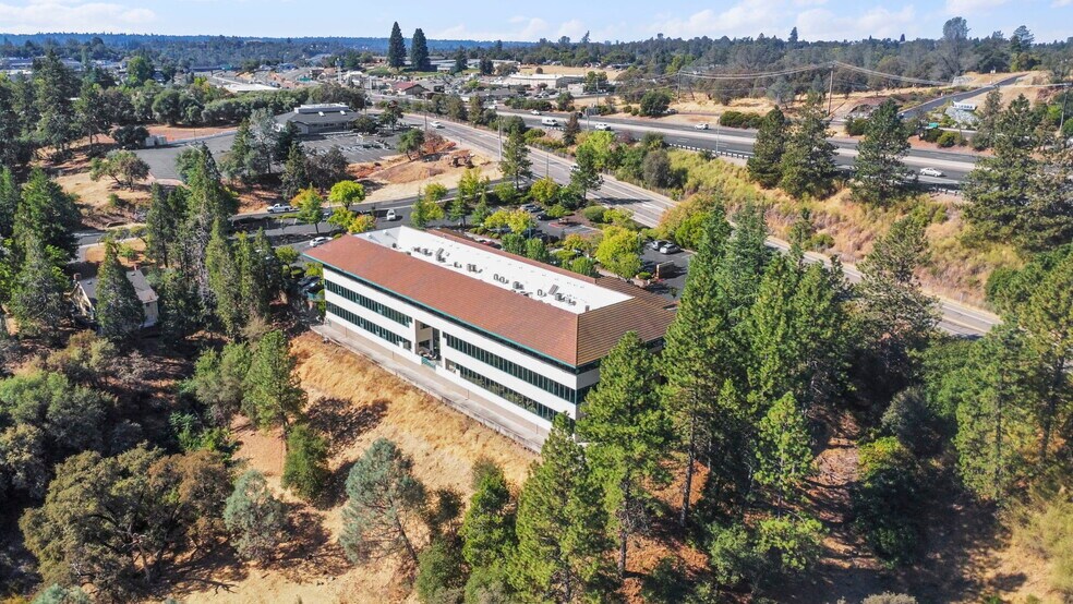 13620 Lincoln Way, Auburn, CA à louer - Photo du bâtiment - Image 3 de 28