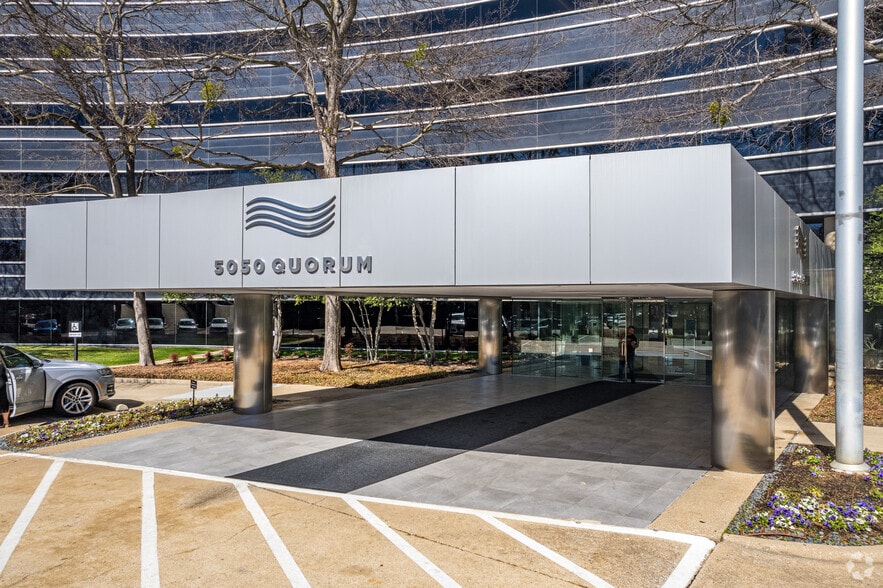 5050 Quorum Dr, Dallas, TX à louer - Photo du bâtiment - Image 3 de 5