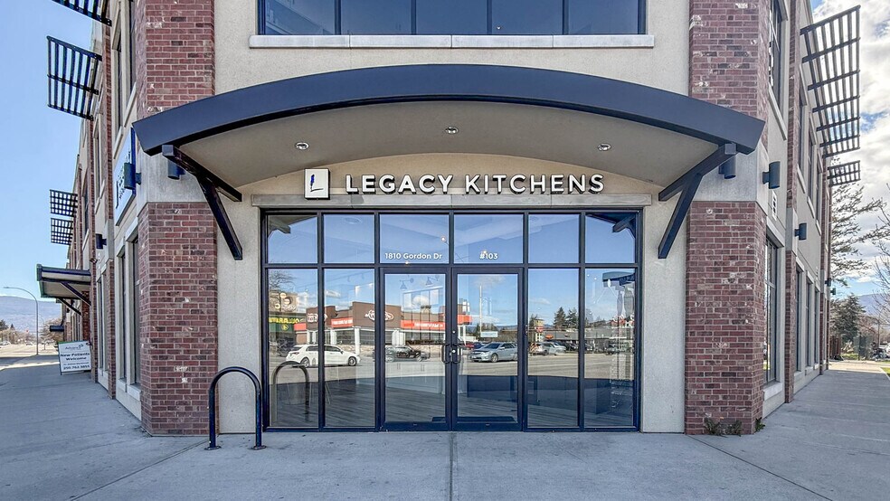 1810 Gordon Dr, Kelowna, BC à louer - Photo du bâtiment - Image 2 de 3