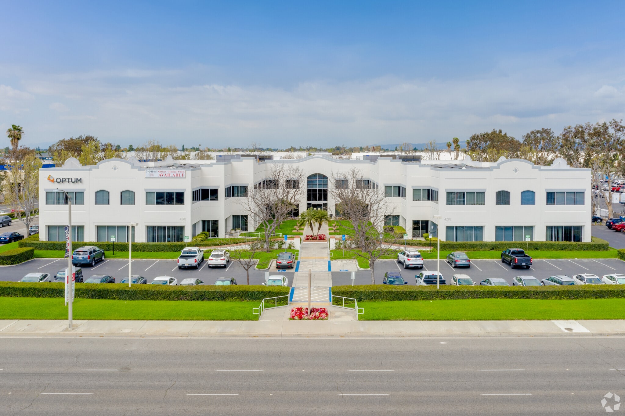 4281 Katella Ave, Los Alamitos, CA à louer Photo du bâtiment- Image 1 de 20
