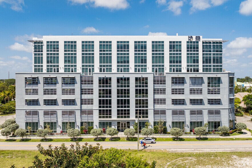 800 SE 4th Ave, Hallandale Beach, FL à louer - Photo du bâtiment - Image 1 de 31