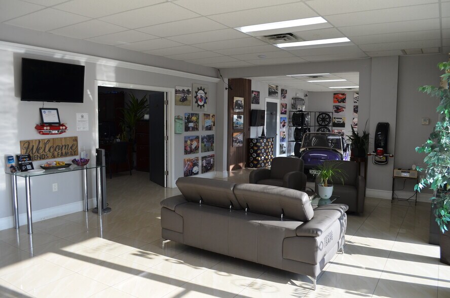 5359 N Nob Hill Rd, Sunrise, FL à vendre - Photo du bâtiment - Image 2 de 21
