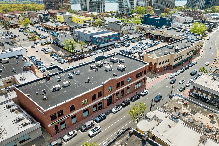 1638-1642 Schlosser St, Fort Lee, NJ for lease - Building Photo - Image 3 of 8