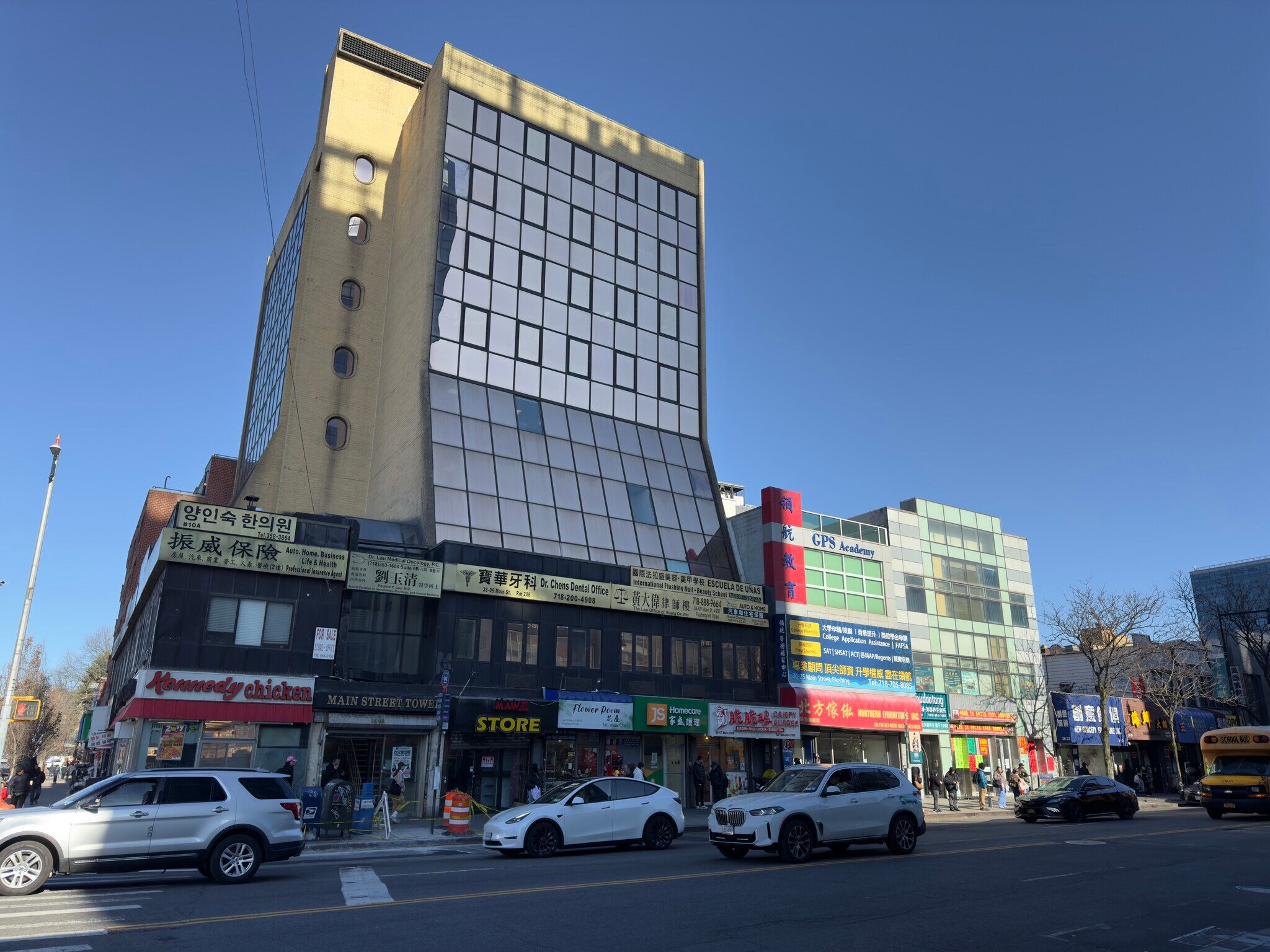 36-09 Main St, Flushing, NY à vendre Photo du bâtiment- Image 1 de 1