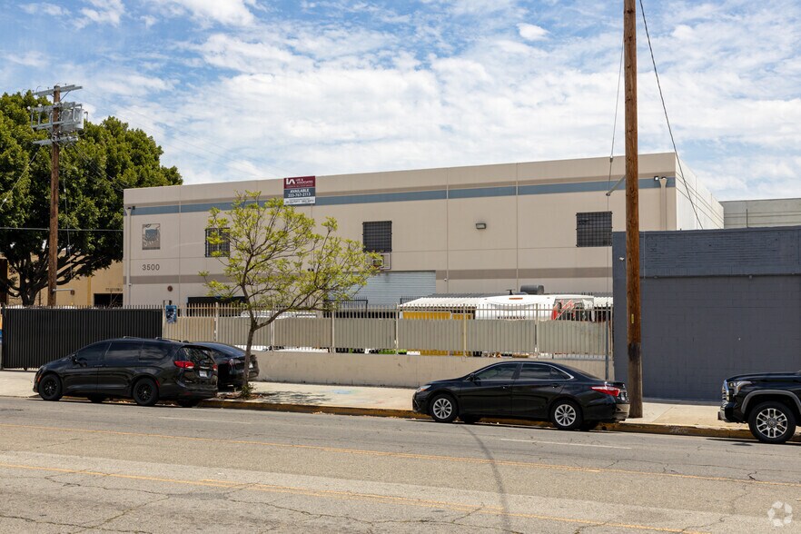 3500 S Main St, Los Angeles, CA à vendre - Photo du bâtiment - Image 3 de 5