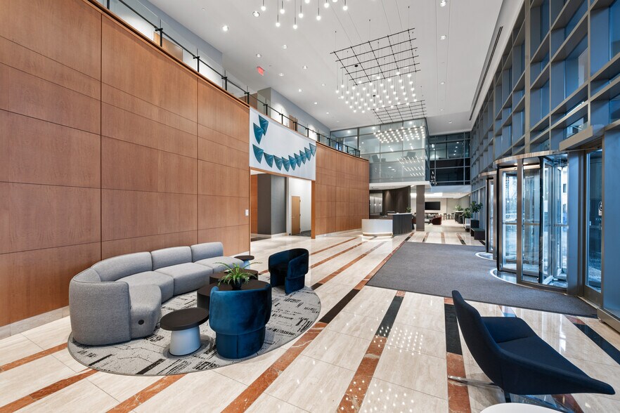 9550 W Higgins Rd, Rosemont, IL à louer - Photo du bâtiment - Image 3 de 29