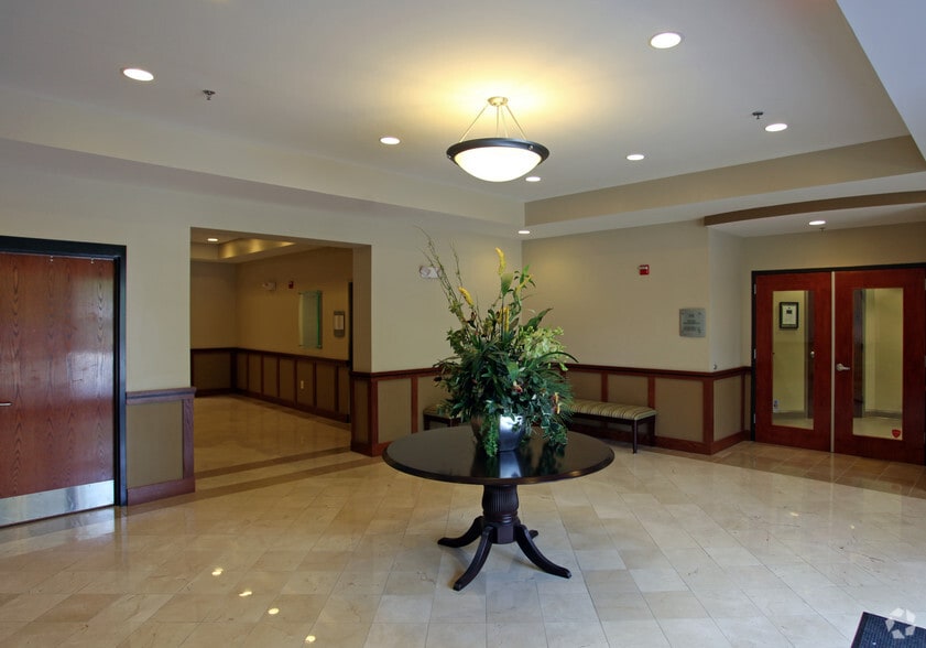 501 Eastowne Dr, Chapel Hill, NC for lease - Lobby - Image 2 of 13