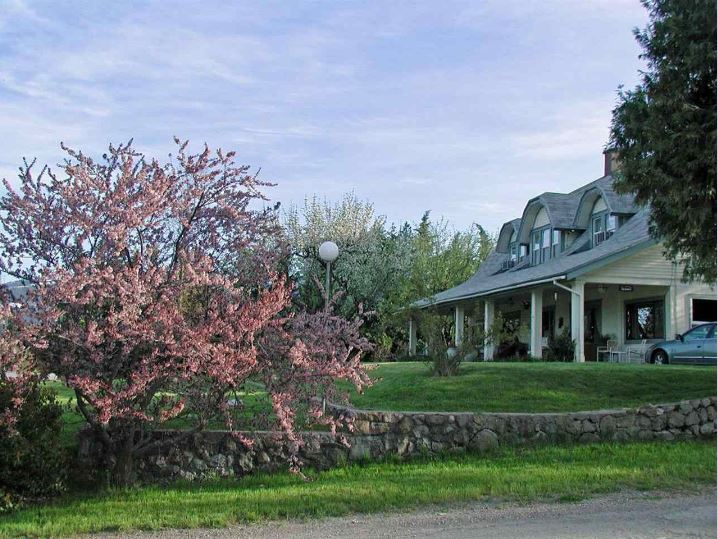 1008 W A Barr Rd, Mount Shasta, CA for sale - Primary Photo - Image 1 of 1