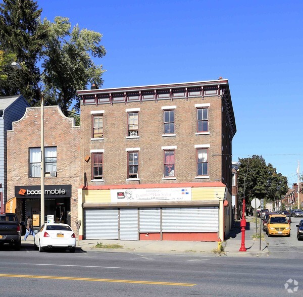 222-224 Broadway, Newburgh, NY à louer - Photo principale - Image 1 de 11