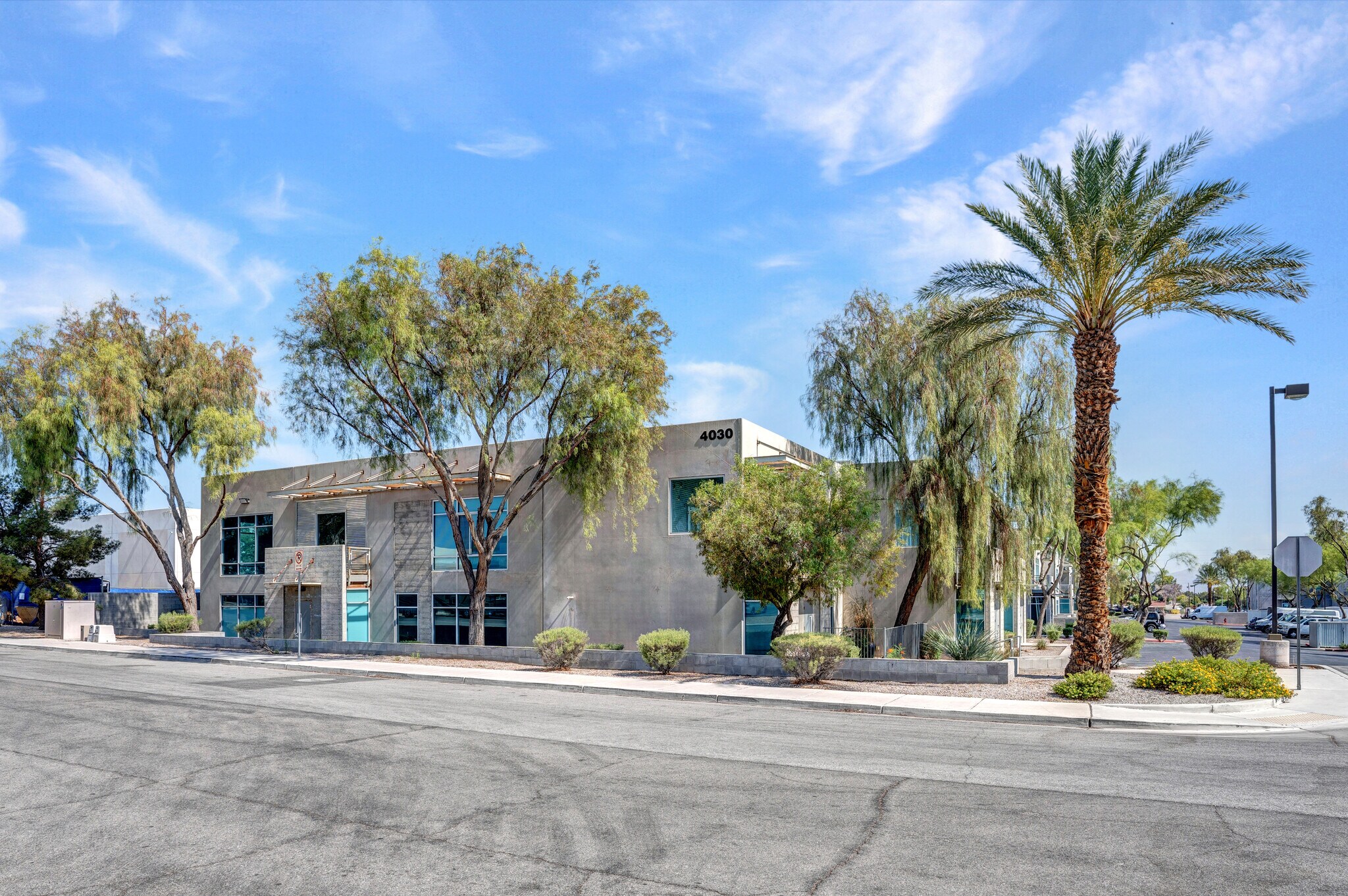 4030 E Post Rd, Las Vegas, NV à vendre Photo du bâtiment- Image 1 de 19
