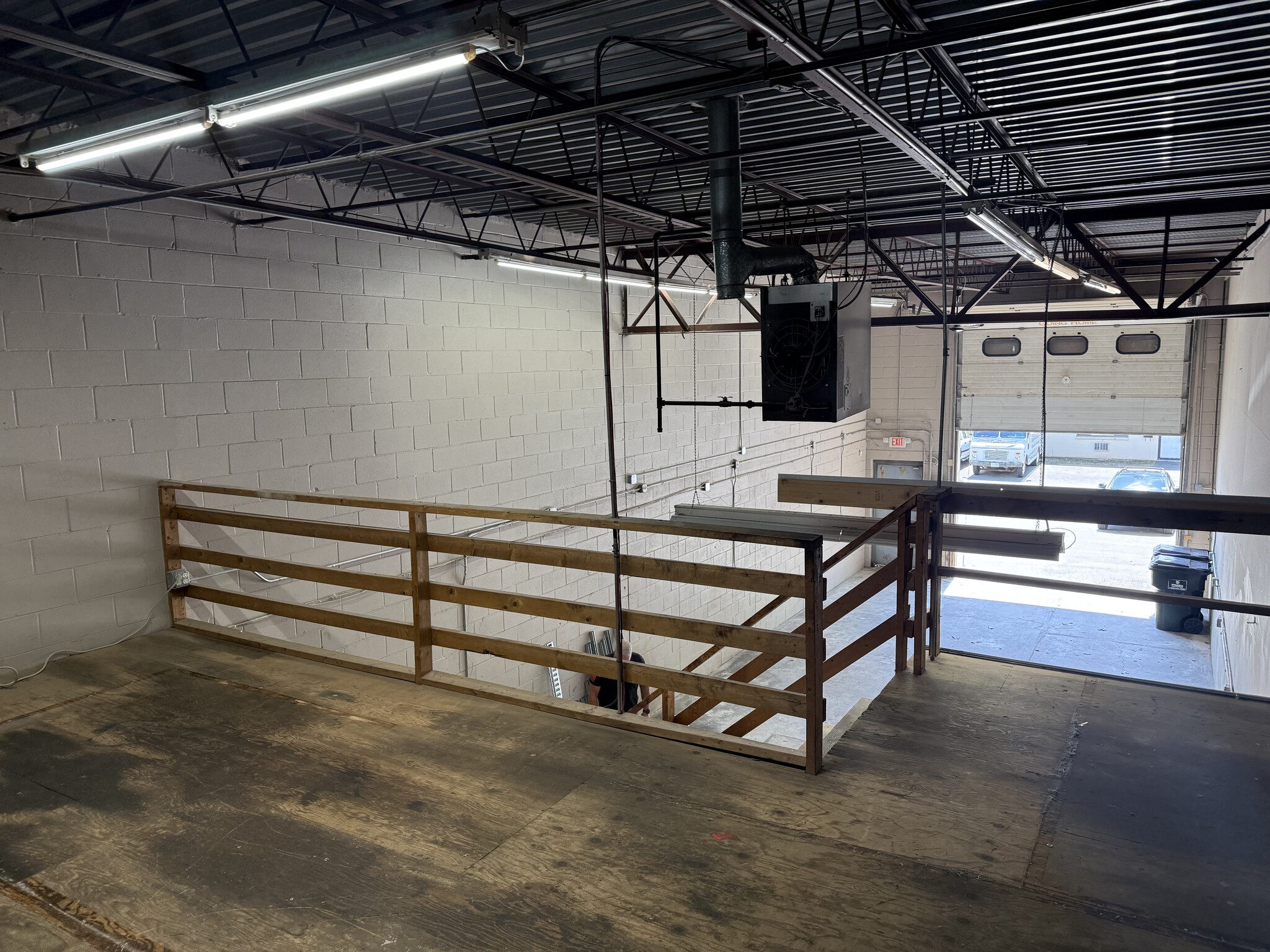 728 E Industrial Park Dr, Manchester, NH for lease Interior Photo- Image 1 of 5