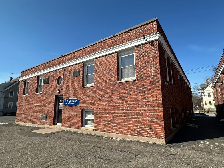 53 Connecticut Blvd, East Hartford, CT à louer - Photo du bâtiment - Image 2 de 12