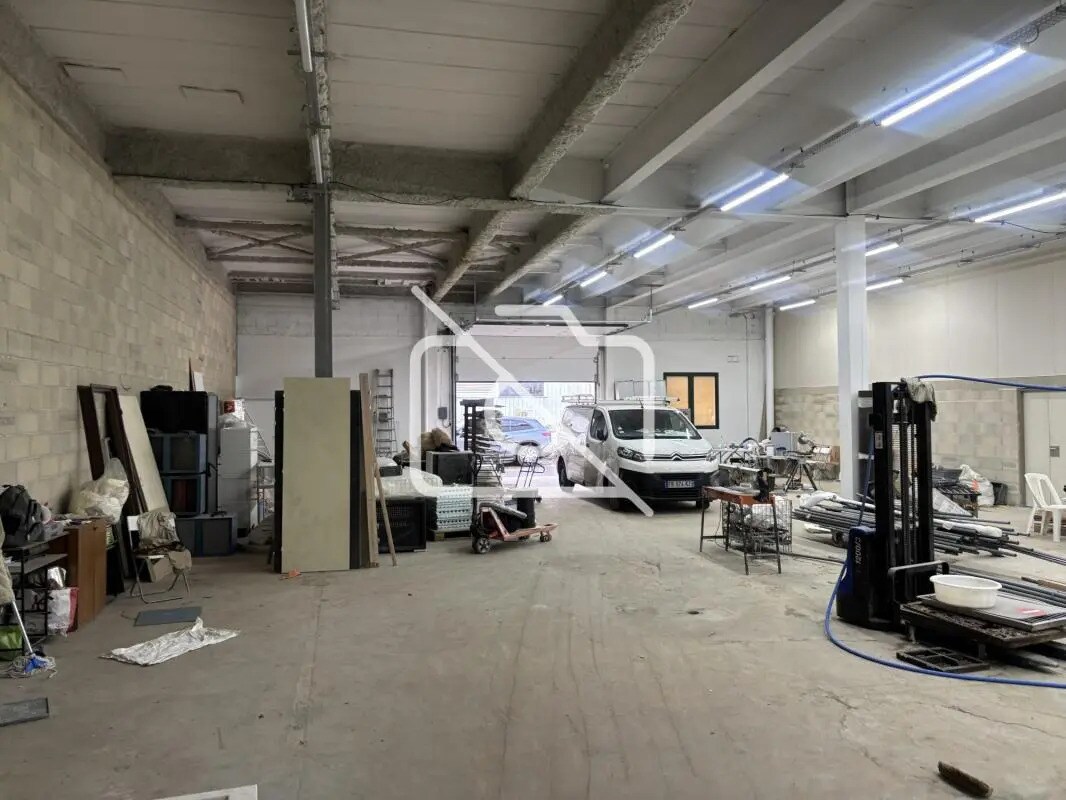 Industrial in Noisy-le-Grand for lease Interior Photo- Image 1 of 6
