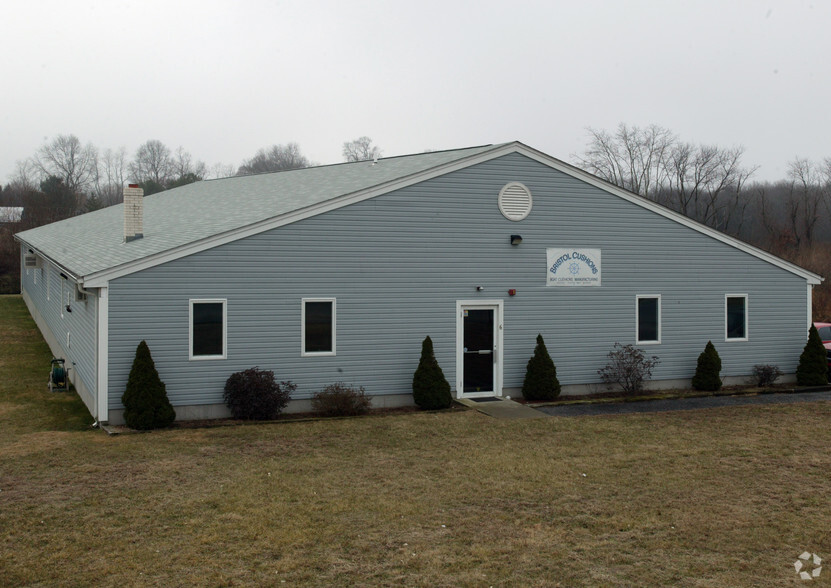 6 Commercial Way, Warren, RI à vendre - Photo du bâtiment - Image 1 de 1