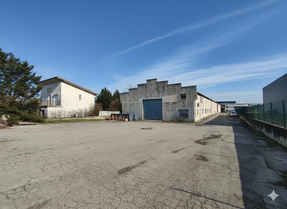 Local d'activités dans La Verpillière à vendre Photo du bâtiment- Image 1 de 8