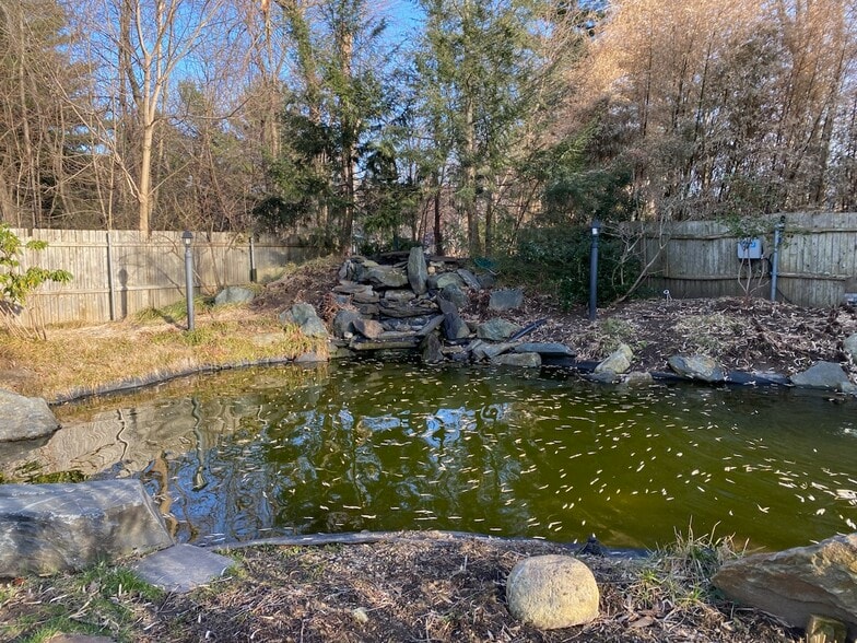 2144 Broad St, Cranston, RI à louer - Photo du bâtiment - Image 3 de 14