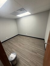 5205 N Ironwood Ln, Milwaukee, WI for lease Interior Photo- Image 2 of 5