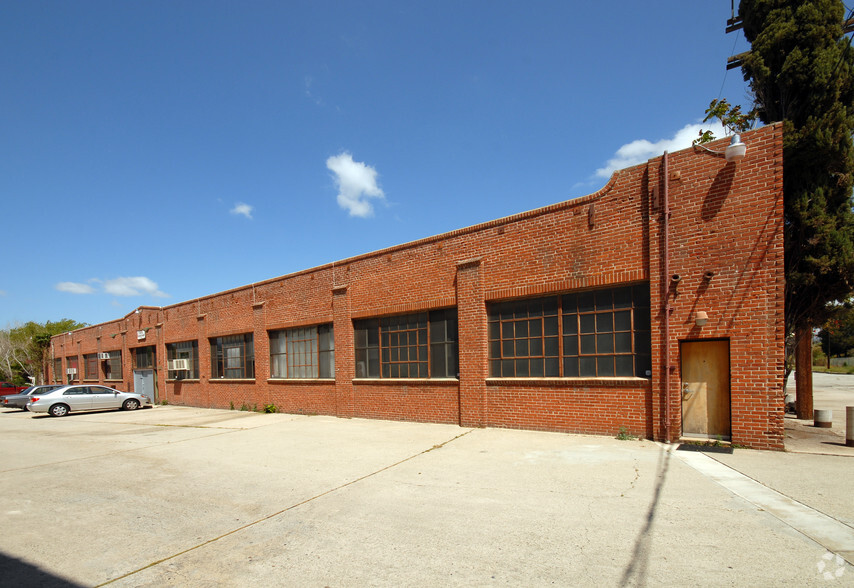 600-696 Moulton Ave, Los Angeles, CA for lease - Building Photo - Image 2 of 8