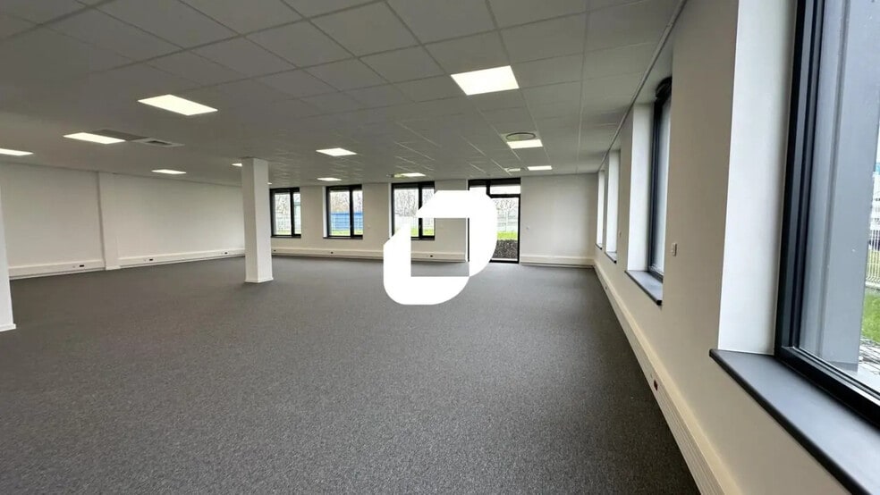 Office in Entzheim for lease - Building Photo - Image 3 of 24