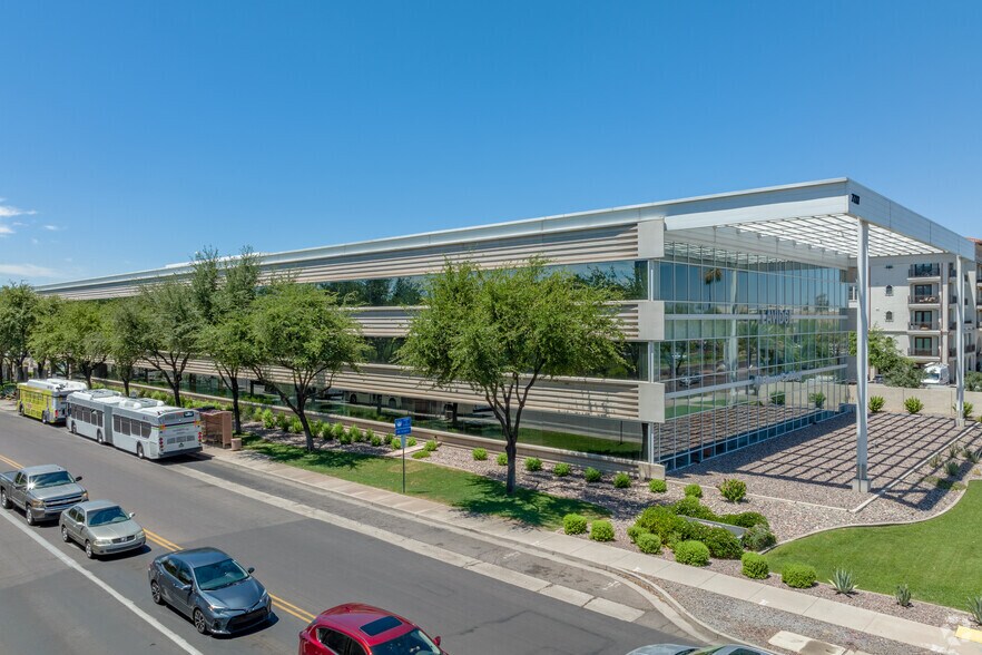 2777 E Camelback Rd, Phoenix, AZ à louer - Photo du bâtiment - Image 3 de 5