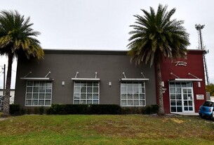 6 Newer Warehouse Buildings near 434 Longwood - Propriété automobile