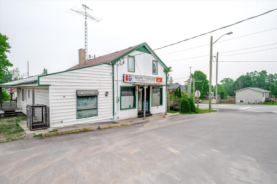 2449 Queen Mary St, Cavan, ON à vendre - Photo du bâtiment - Image 3 de 16