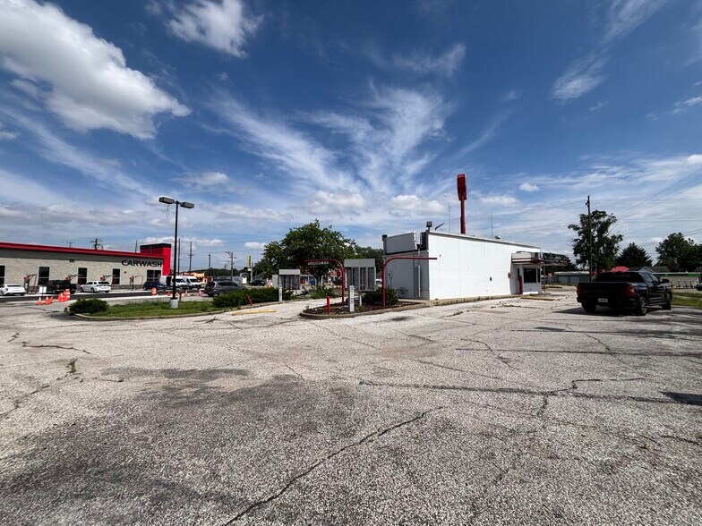 2022 N 6th St, Vincennes, IN à louer - Photo du bâtiment - Image 3 de 7
