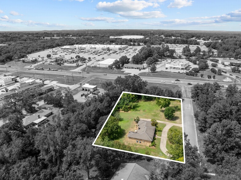 103 Wesley Dr, Palestine, TX for sale - Building Photo - Image 2 of 12