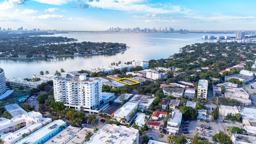 960 Biarritz Dr, Miami Beach, FL à vendre - Photo du bâtiment - Image 3 de 34