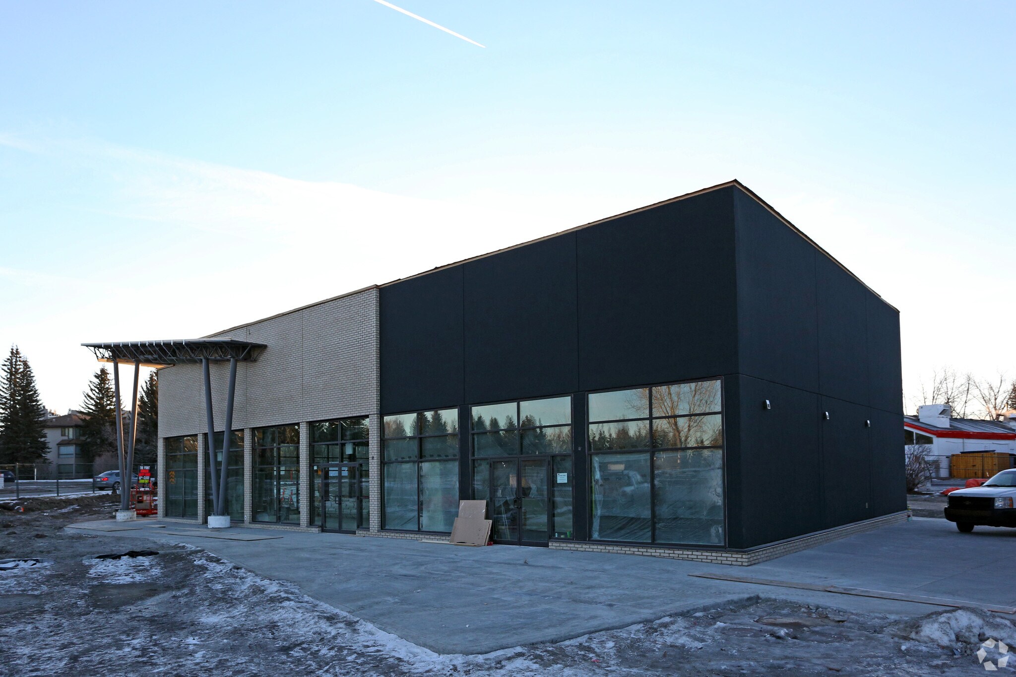 2515 90th Ave SW, Calgary, AB for sale Primary Photo- Image 1 of 1