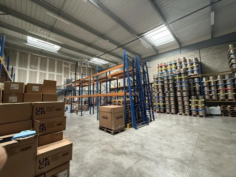 Local d'activités dans Bussy-Saint-Georges à vendre - Photo du bâtiment - Image 1 de 26